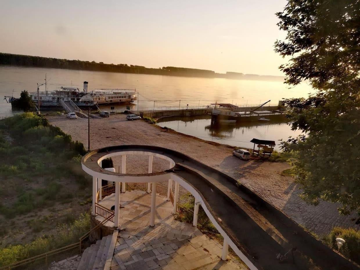 Хотелски Комплекс Радецки Град Козлодуй Hotel Kozloduy Exterior photo